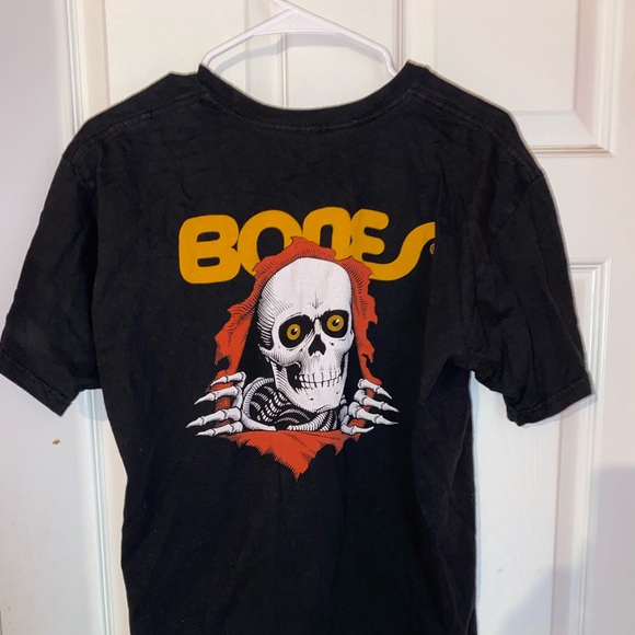 Graphic tee ❤️‍🔥 - Picture 1 of 3